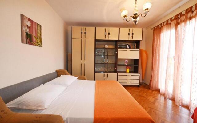 Mihovilovic - 50 m from beach - A2(6+1)