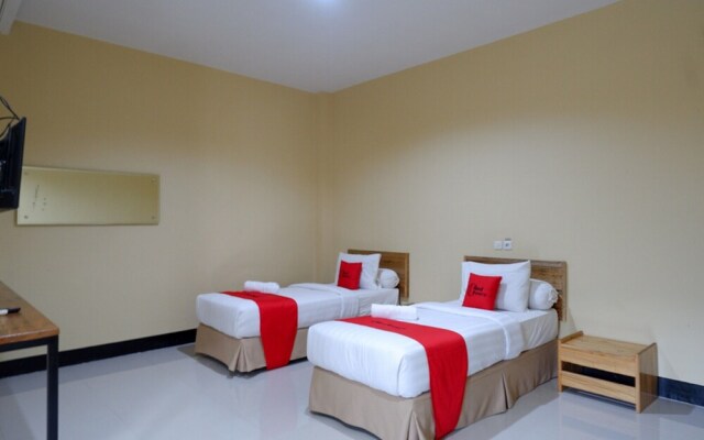 RedDoorz @ G Hotel Luwuk