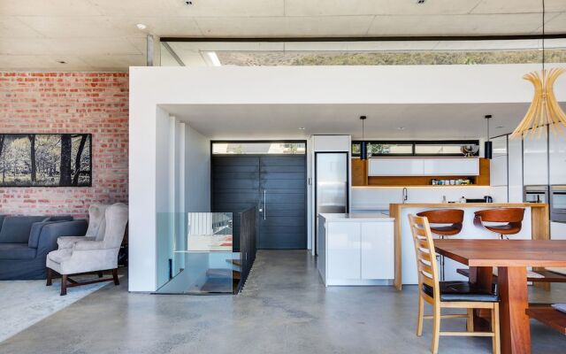 Upper Green Point Roos Villa