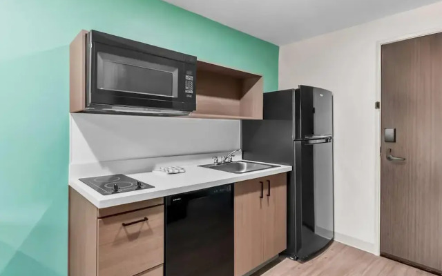 Echo Suites Sterling