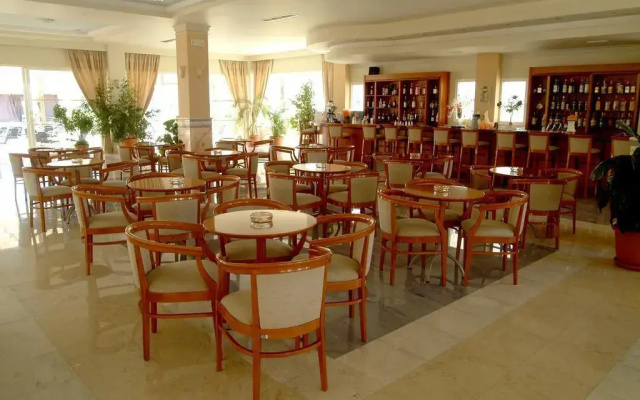 Zorbas Beach Hotel