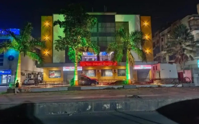 Hotel Red Chillee Restro
