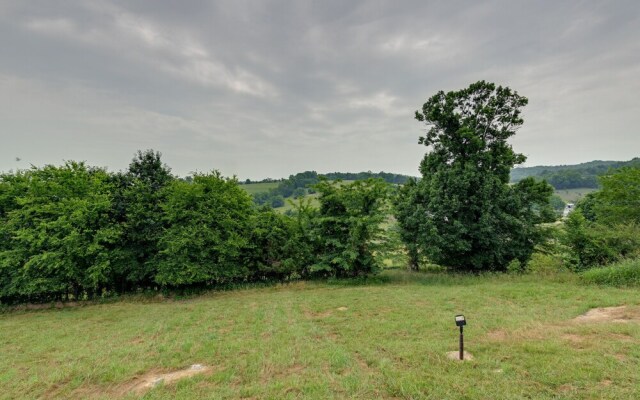 Gordonsville Retreat: Deck w/ Spectacular Views!