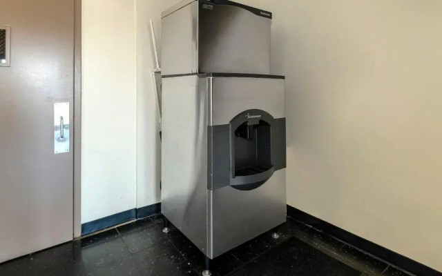 Red Roof Inn & Suites Newburgh – Stewart Airport/ West Point