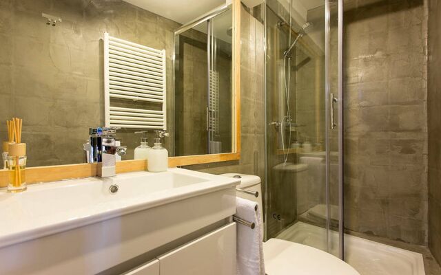 Contemporary by Apartments Alfama