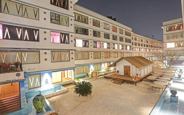 OYO Townhouse 808 Royal Palms Shared Serviced Apartment