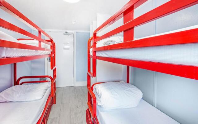 Astor Victoria Hostel - Adults Only