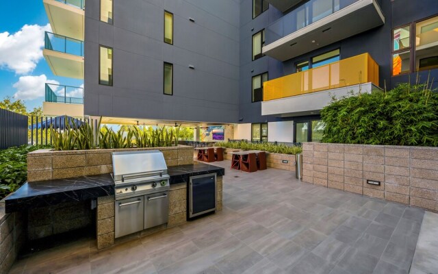 Luxury Apartment in Hollywood