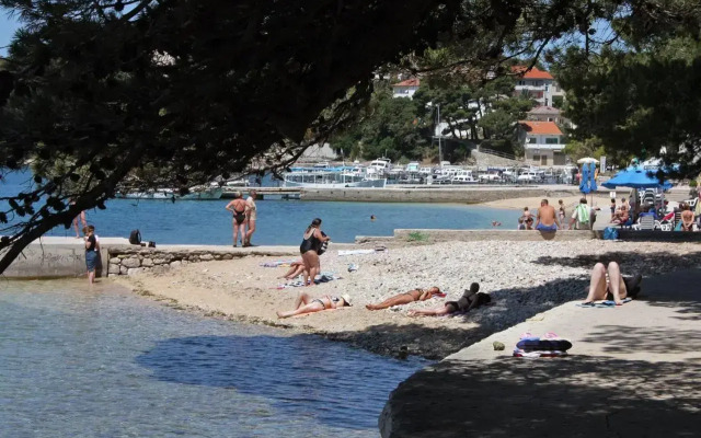 Apartments with a parking space Palit, Rab - 4971