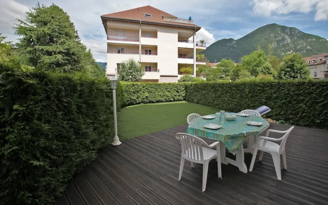 Annecy, A garden very close to the lake