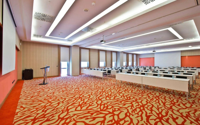 WOW Airport Hotel