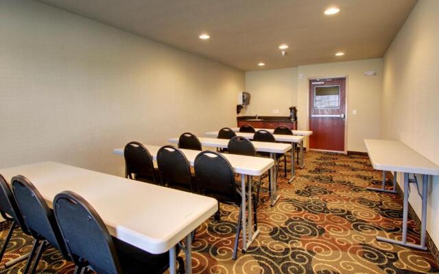 Cobblestone Hotel & Suites - Newton