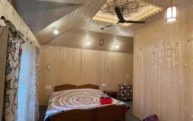 Queens Lake House