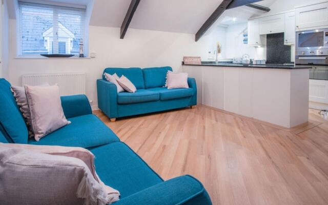 The Penthouse At The Mews - 2 Bedroom Apartment - Tenby