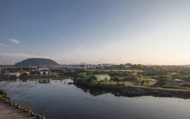 Jeju Flyjin House Pension