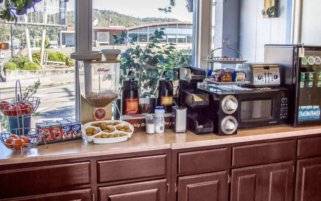 Rodeway Inn & Suites Roseburg