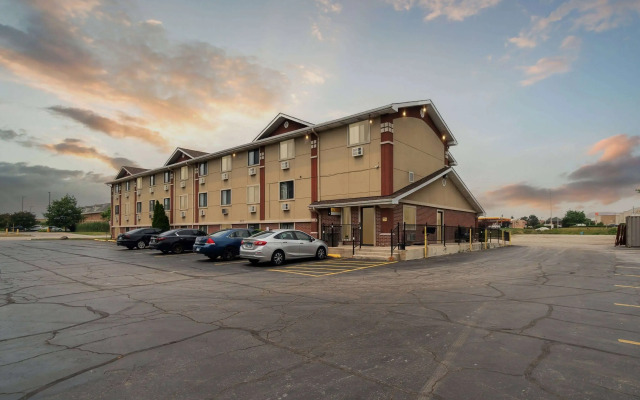 Super 8 by Wyndham Kenosha/Pleasant Prairie