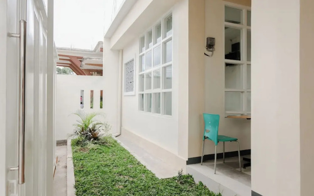 OYO 1247 Antosa Family Residence