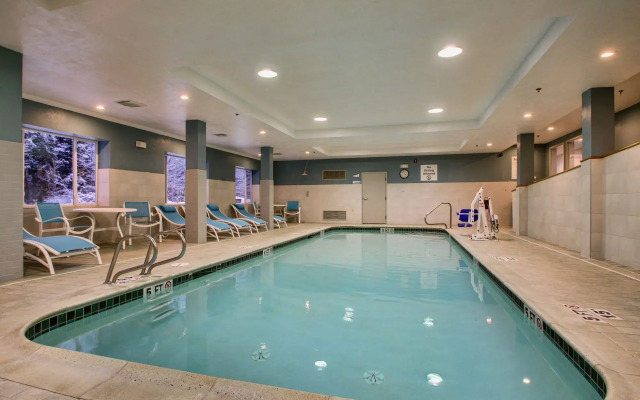 Holiday Inn Express & Suites Lincoln East - White Mountains by IHG