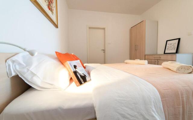 Apartmani D & J