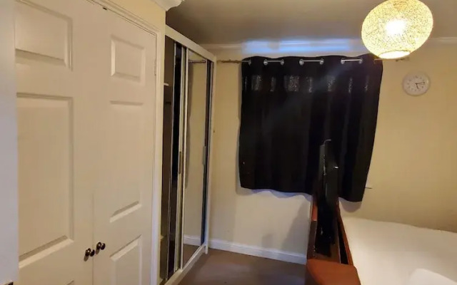 Lovely 2 Bed Apartment in East London