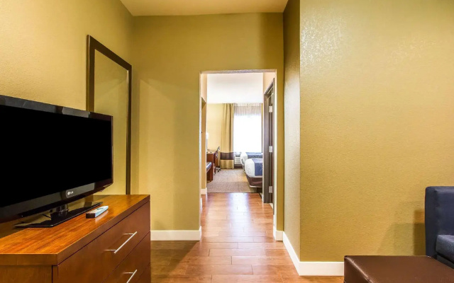 Comfort Suites