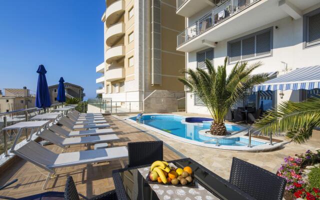 Montelux Apartments