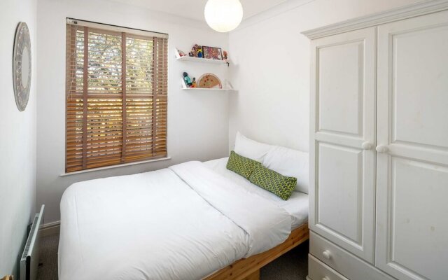 3 Bed House, Sleeps 8 - Near St Pancras