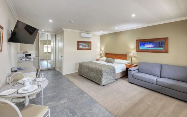 Saltbush Motor Inn