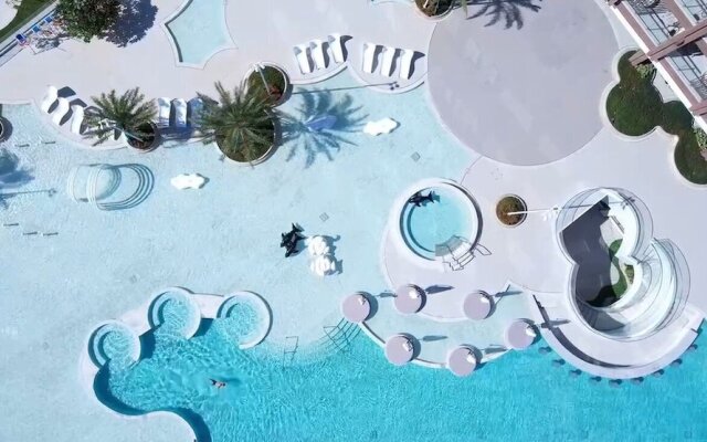 Hualuxe Sanya Yalong Bay Resort