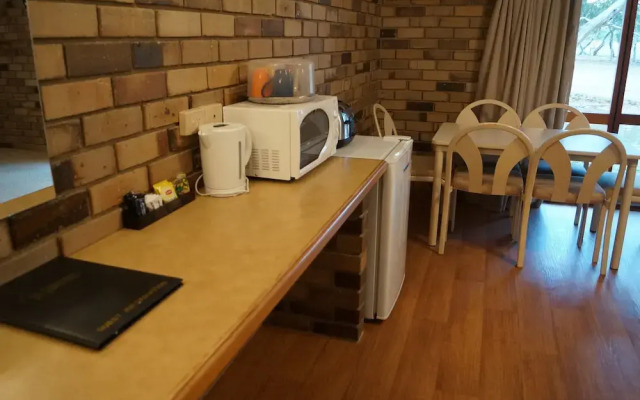 Magdala Motor Lodge & Lakeside Restaurant