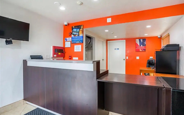 Motel 6 Ventura, CA - Downtown