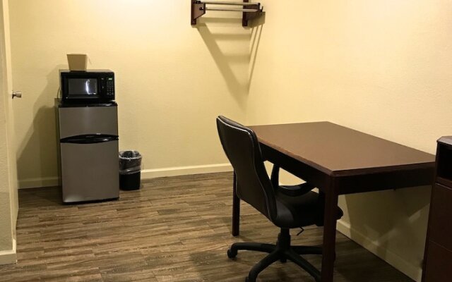 Whistling Pines - Daily & Extended Stay, Elizabeth City