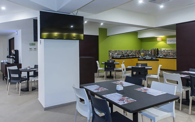 Holiday Inn Express Mexico Aeropuerto by IHG
