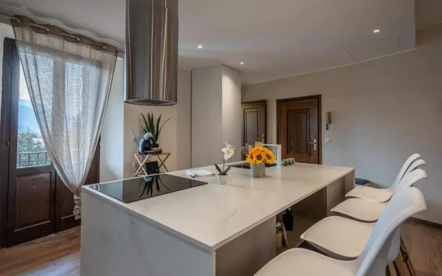 Modern apartment in Gravedona - Larihome A14