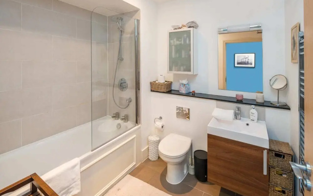 Bright Spacious 2bed 2bath in Battersea
