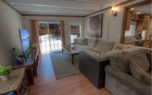 Kiowa Lake House by Lake Tahoe Accommodations