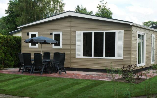 Conveniently furnished chalet with a terrace near the Veluwe