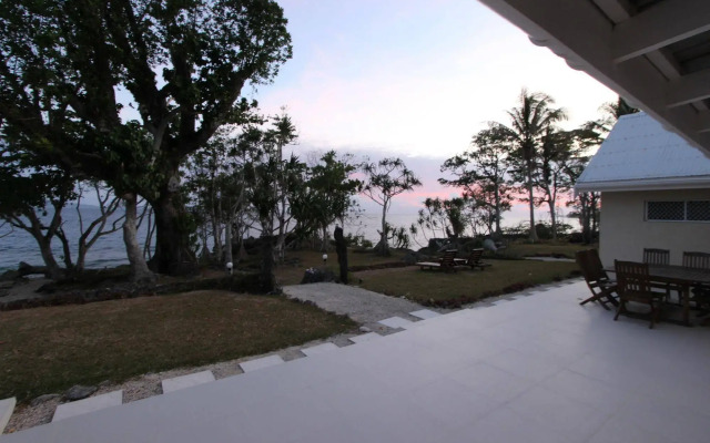 Vila Del Mare Beachfront Resort