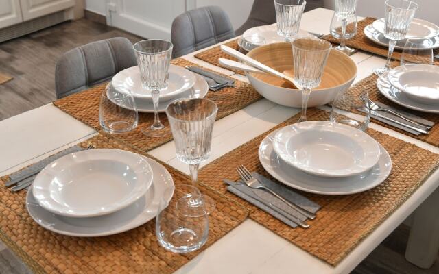 Ammos Luxury Rooms & Home