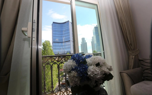 K Suites Hotel
