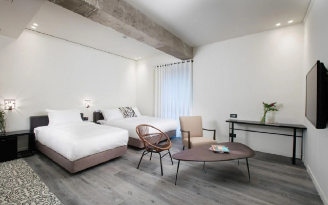 Oia Hotel