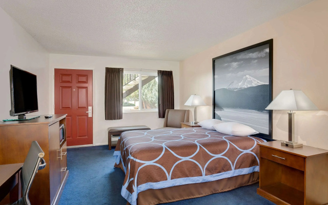 Super 8 by Wyndham Alturas