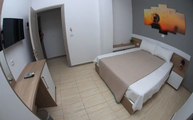 Hotel Mesopotami - Hotel in Ksamil - Photo 2
