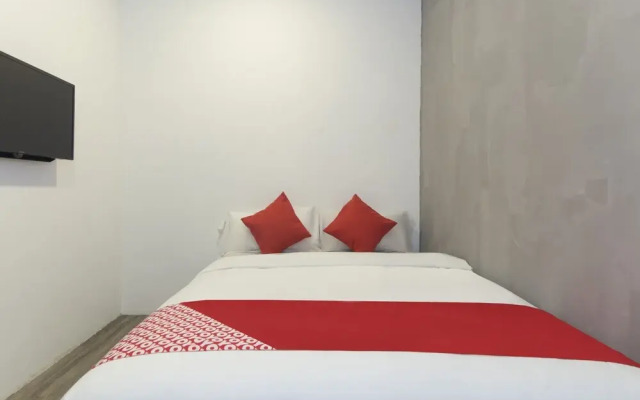 OYO 488 De Ideal Hotel