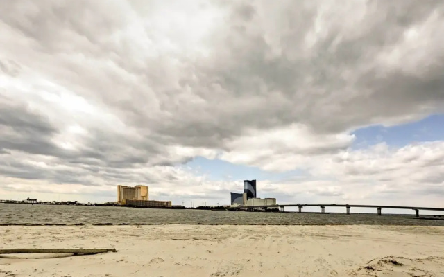 Brigantine Townhome Near Beaches & AC Casinos