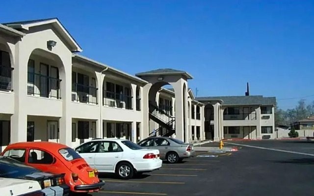 American Inn & Suites