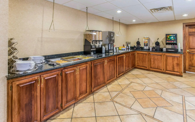 Quality Inn & Suites Downtown
