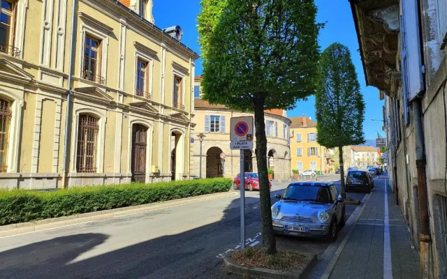 Chaleureuse maison de ville à côté de la mairie ronde