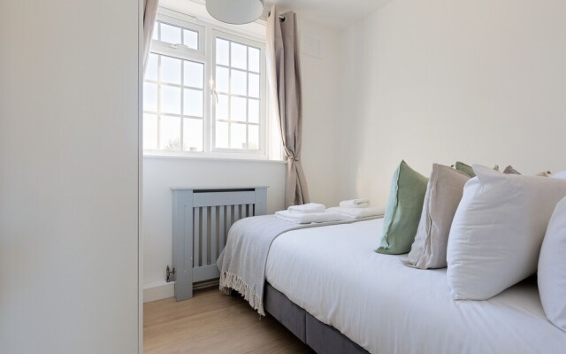 Cosy Room in Morden